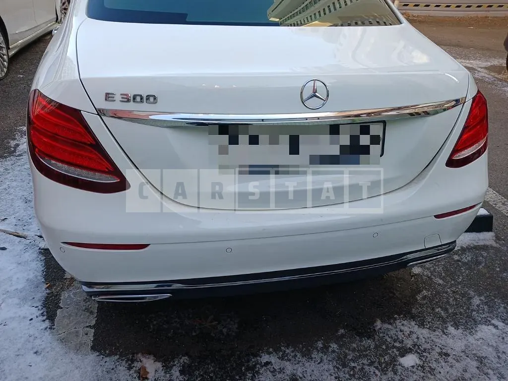 Photo 2 of 21: 2020 Mercedes-Benz E 300, VIN W1KZF4JBXLA817221 — Korean insurance auction