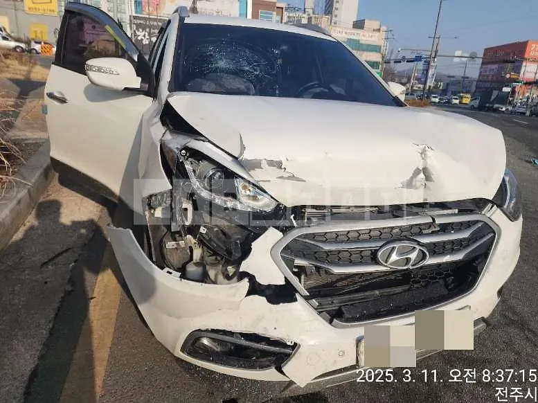 Photo 2 of 9: 2014 Hyundai Tucson 4WD — Korean insurance auction