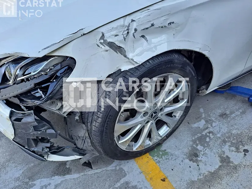 Photo 2 of 15: 2019 Mercedes-Benz E220 d 4Matic, VIN WDDZF0FB2KA533680 — Korean insurance auction