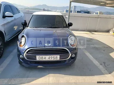 Photo 1 of 28: 2016 MINI Cooper Five-Door, VIN WMWXU1106G2A92866 — Korean insurance auction