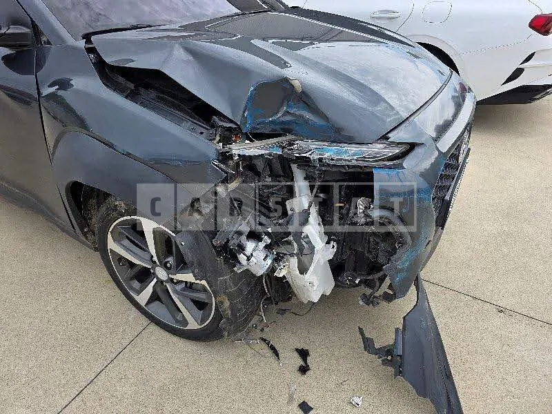 Photo 2 of 19: 2018 Hyundai Kona, VIN KMHK4815GJU108396 — Korean insurance auction