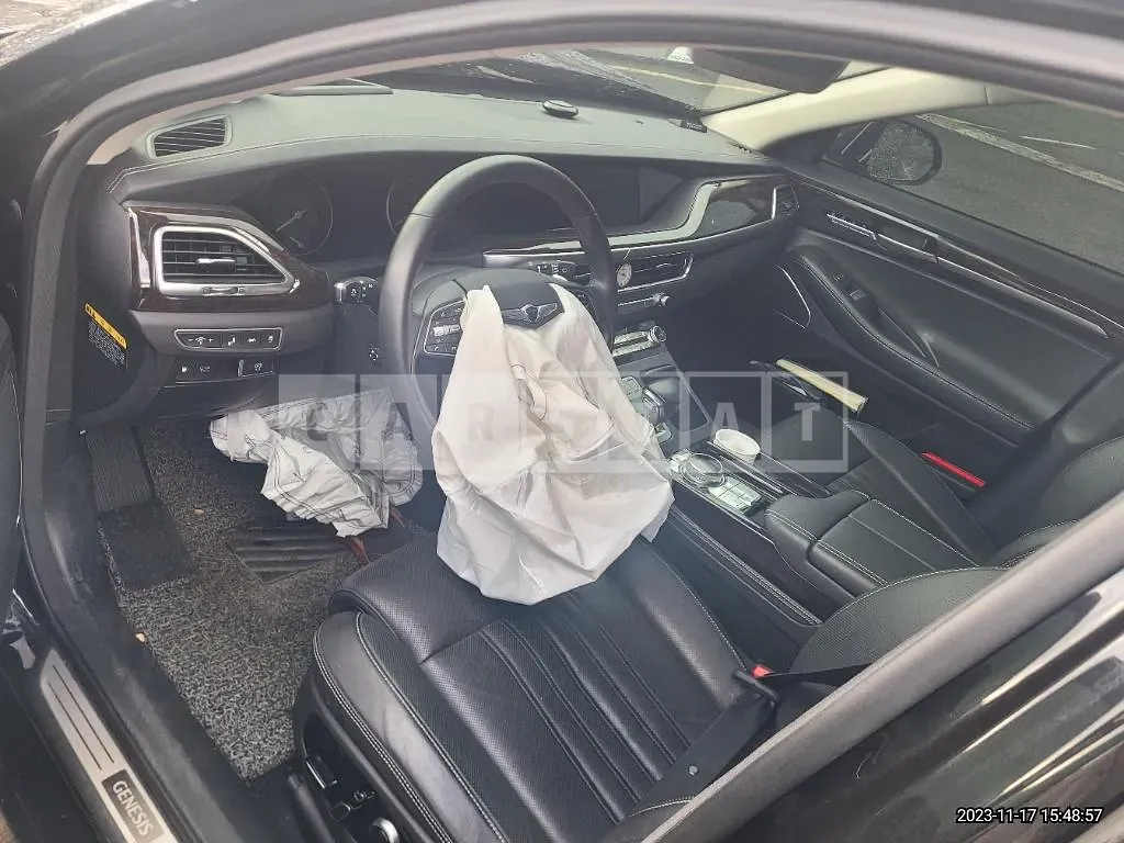Photo 2 of 9: 2019 Genesis G90 3.8 — Korean insurance auction