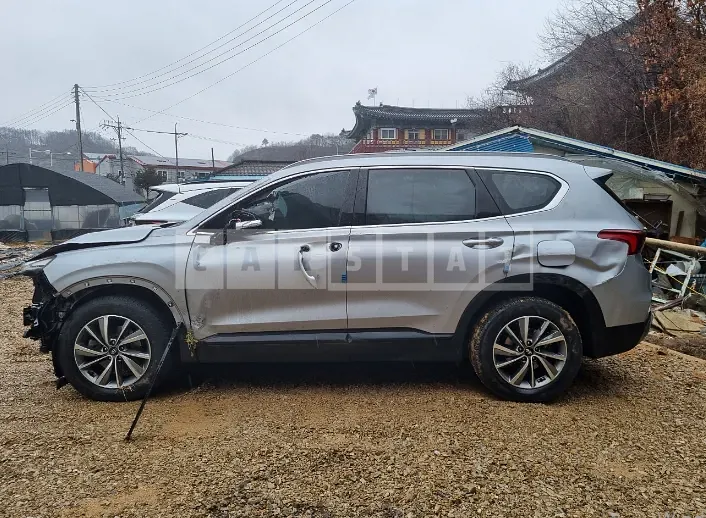 Photo 2 of 9: 2019 Hyundai Santa Fe, VIN KMHS281BDKU137495 — Korean insurance auction
