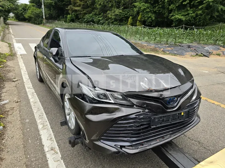 Photo 2 of 10: 2021 Toyota Camry Hybrid LE — Korean insurance auction