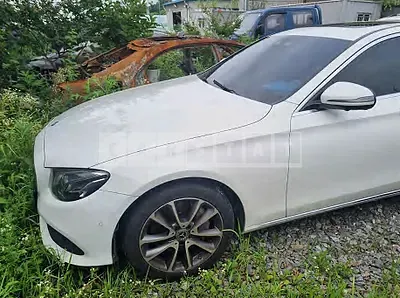 Photo 1 of 6: 2019 Mercedes-Benz E 300 4Matic, VIN WDDZF4KB6KA578554 — Korean insurance auction