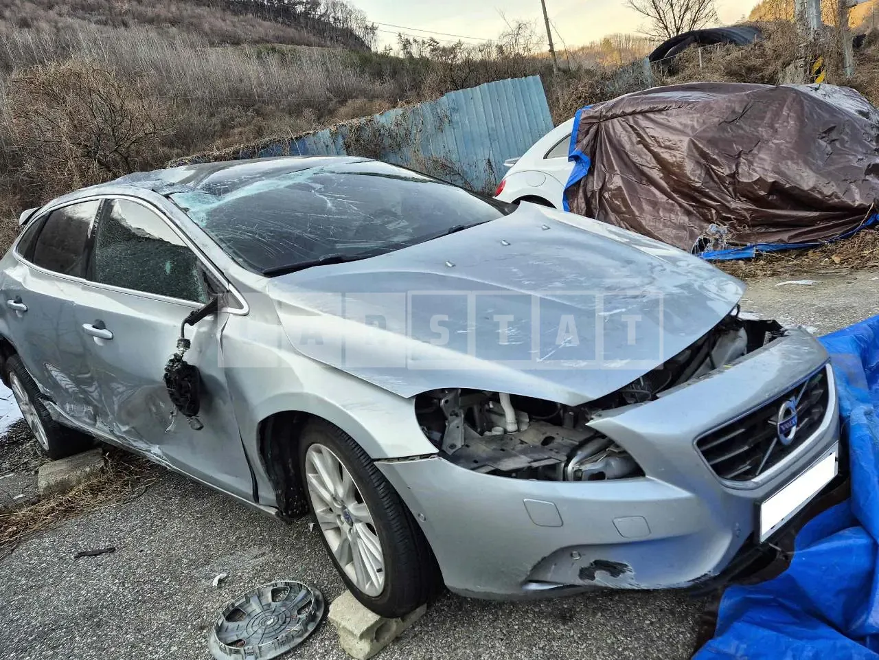 Photo 2 of 11: 2015 Volvo V40D3, VIN YV1MV79K0G2273905 — Korean insurance auction