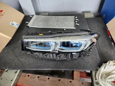 2022 (Parts) BMW 730Ld xDrive Light