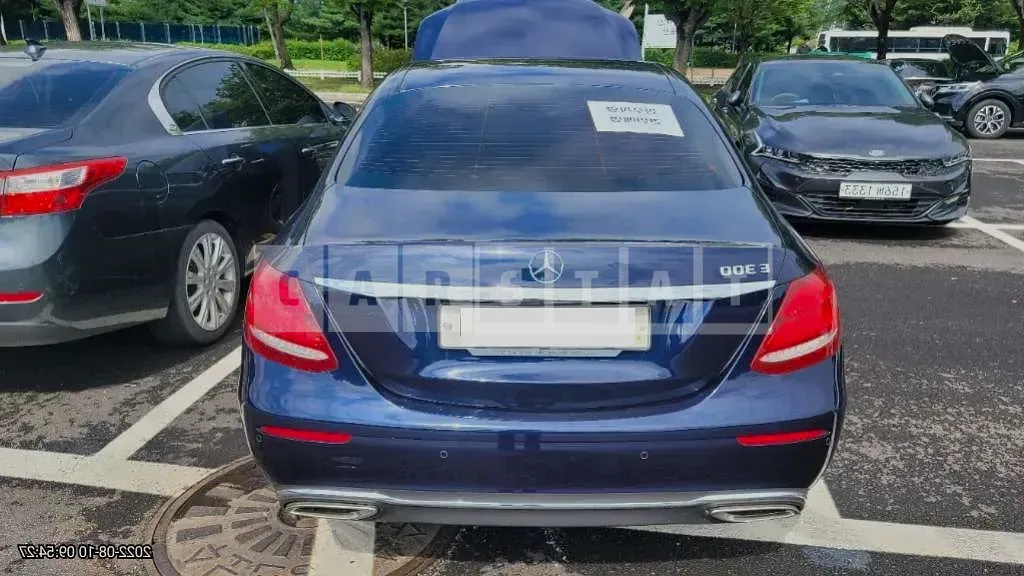 Photo 2 of 9: 2019 Mercedes-Benz E 300, VIN WDDZF4JB7KA539084 — Korean insurance auction