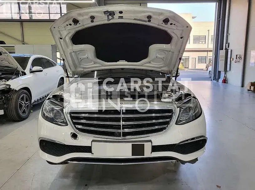 Photo 2 of 9: 2017 Mercedes-Benz E300, VIN WDDZF4JB4HA261169 — Korean insurance auction