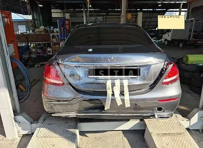 Photo 1 of 19: 2017 Mercedes-Benz E220 d — Korean insurance auction
