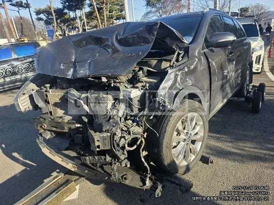 Photo 2 of 6: 2019 Kia Sorento, VIN KNAPK81ADKA490773 — Korean insurance auction