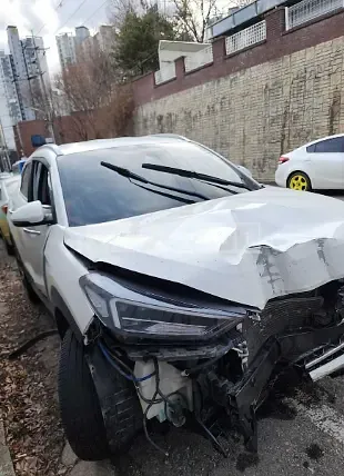 Photo 2 of 21: 2019 Hyundai Tucson, VIN KMHJ581ABKU868617 — Korean insurance auction
