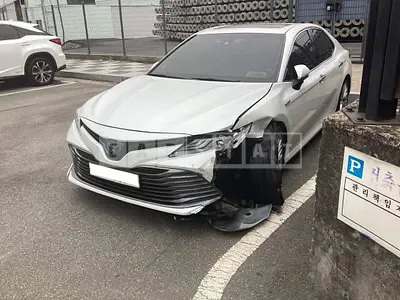 Photo 1 of 20: 2018 Toyota Camry Hybrid, VIN JTNB21HK9J3005627 — Korean insurance auction