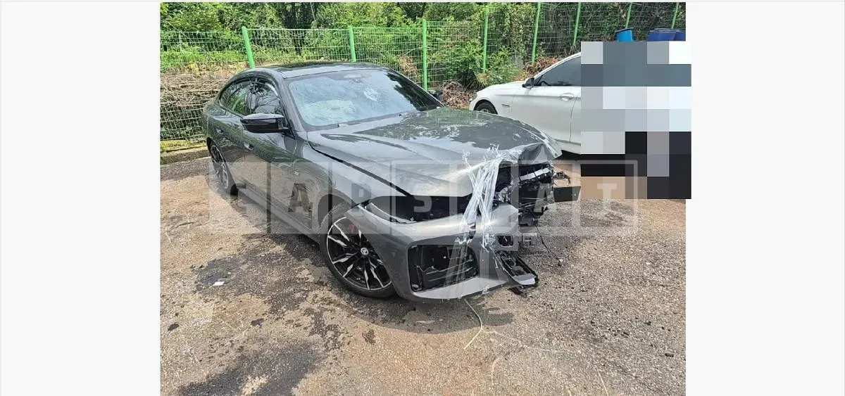 Photo 2 of 10: 2023 BMW i4 M50 — Korean insurance auction