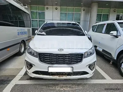 Photo 1 of 22: 2019 Kia Carnival, VIN KNAME81ABKS560810 — Korean insurance auction