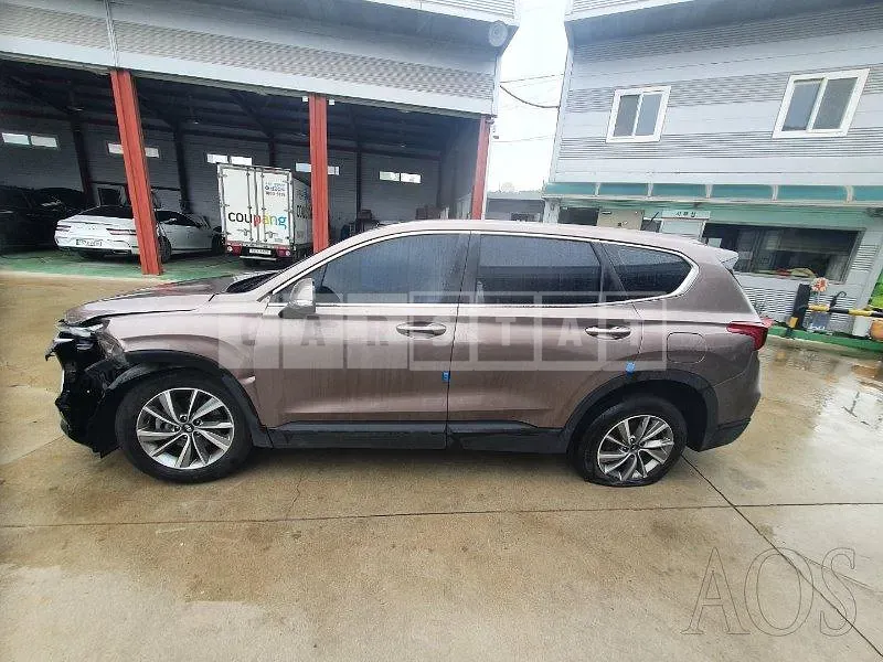 Photo 2 of 15: 2019 Hyundai Santa Fe, VIN KMHS281BBKU139303 — Korean insurance auction