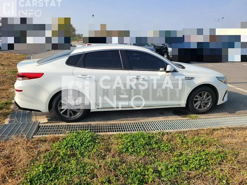 Photo 2 of 12: 2018 Kia K5 — Korean insurance auction