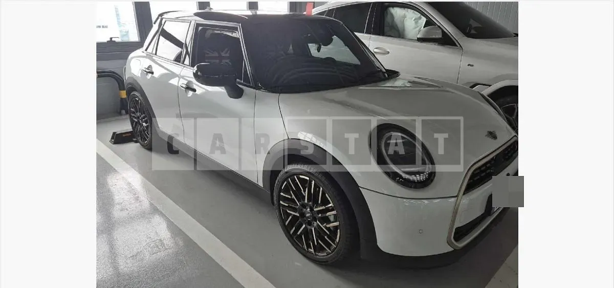 Photo 2 of 14: 2024 MINI Cooper S Five-Door — Korean insurance auction