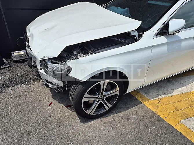 Photo 2 of 14: 2018 Mercedes-Benz E 300 4Matic — Korean insurance auction