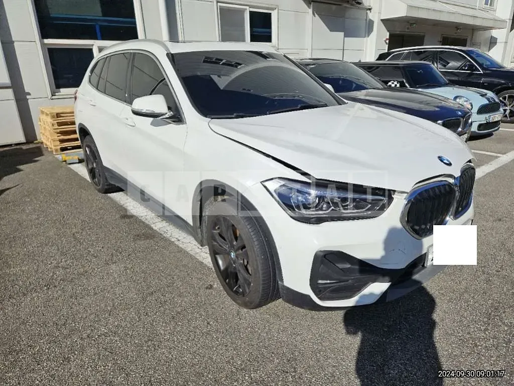 Photo 2 of 13: 2020 BMW X1XDRIVE 20i Advantage — Korean insurance auction
