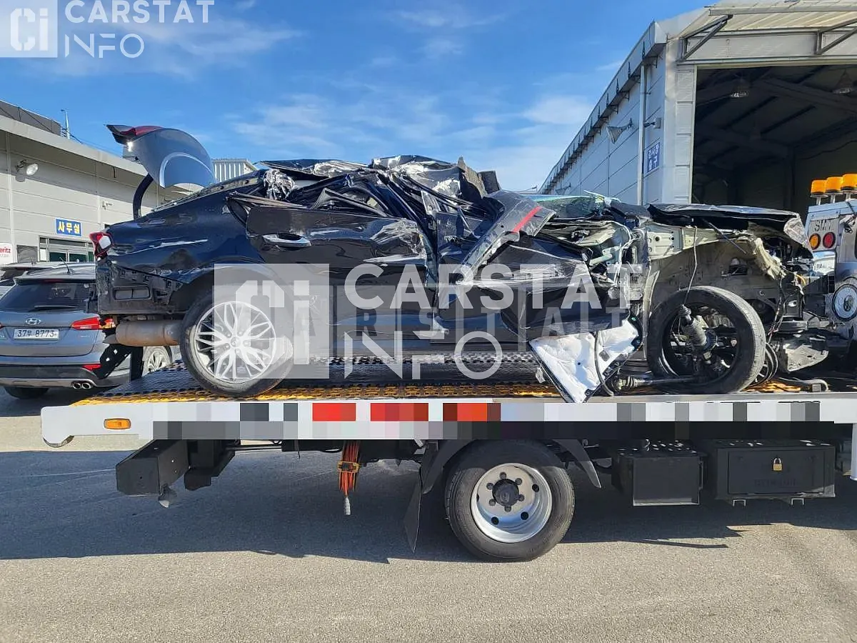 Photo 2 of 8: 2021 Kia K5 2.0 — Korean insurance auction