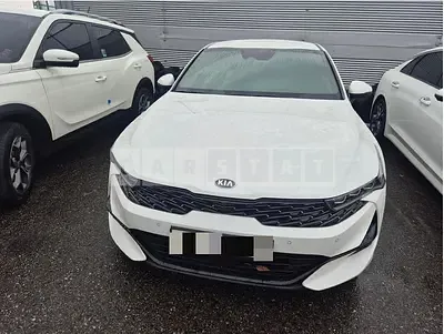 Photo 1 of 18: 2020 Kia K5 — Korean insurance auction