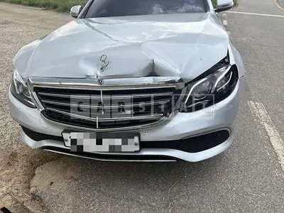 Photo 1 of 4: 2017 Mercedes-Benz E220 d 4Matic — Korean insurance auction