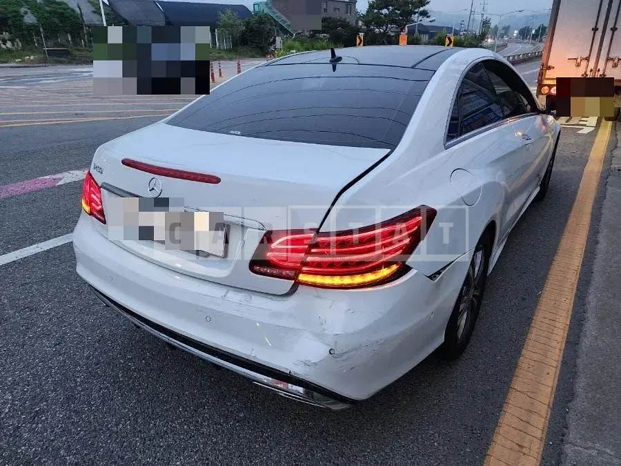 Photo 2 of 18: 2015 Mercedes-Benz E200 Coupe — Korean insurance auction