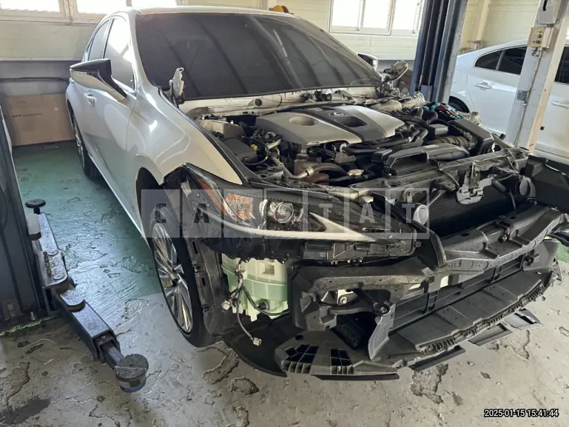Photo 2 of 11: 2019 Lexus ES300h — Korean insurance auction