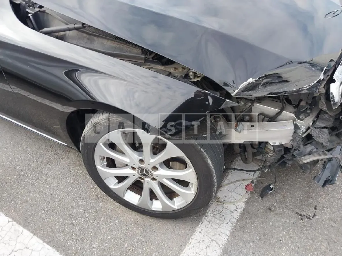 Photo 2 of 48: 2017 Mercedes-Benz E300 4Matic — Korean insurance auction