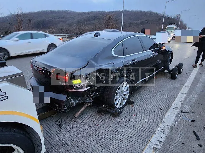 Photo 2 of 20: 2019 Volvo S90T5, VIN LVYPS102DKP066414 — Korean insurance auction