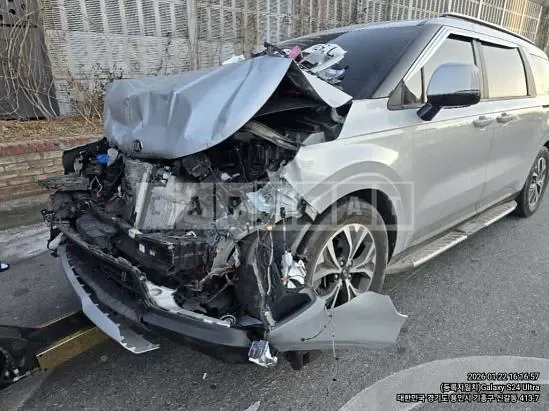 Photo 2 of 7: 2021 Kia Carnival, VIN KNHNB37BBMS010612 — Korean insurance auction