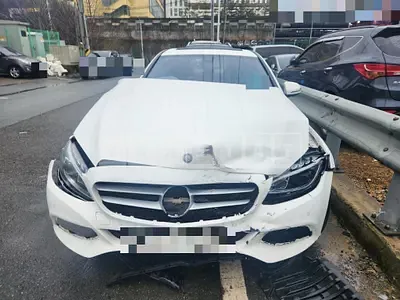Photo 1 of 15: 2016 Mercedes-Benz C200 d, VIN WDDWF3HB5GF322050 — Korean insurance auction