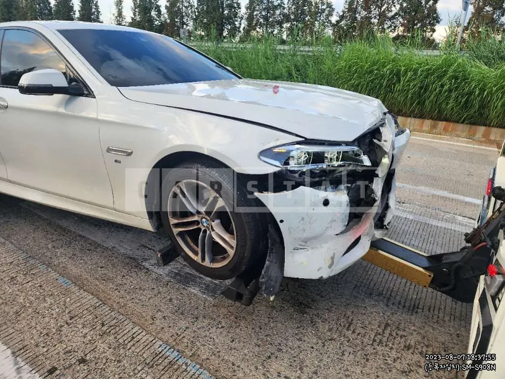 Photo 2 of 4: 2016 BMW 520d, VIN WBA5E5102GG201349 — Korean insurance auction