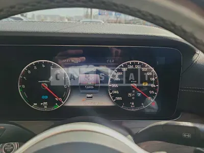 Photo 1 of 9: 2019 Mercedes-Benz E 300 e, VIN WDDZF5DBXKA670477 — Korean insurance auction