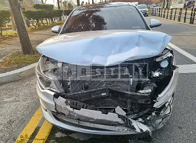 Photo 1 of 5: 2017 Kia K5, VIN KNAGT416BHA131031 — Korean insurance auction