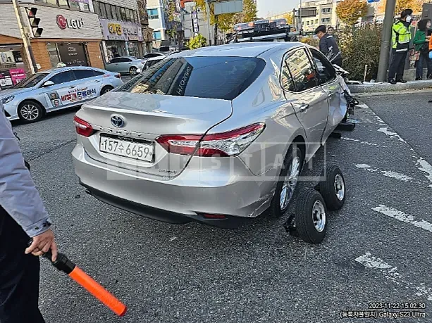 Photo 2 of 10: 2020 Toyota Camry Hybrid, VIN JTNB21HK0L3078971 — Korean insurance auction