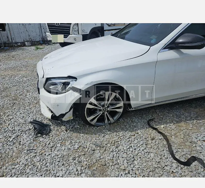Photo 2 of 11: 2018 Mercedes-Benz C200 — Korean insurance auction