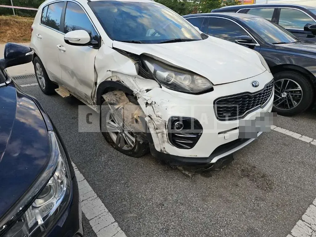 Photo 2 of 32: 2017 Kia Sportage — Korean insurance auction