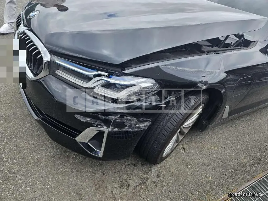 Photo 2 of 17: 2021 BMW 530e — Korean insurance auction