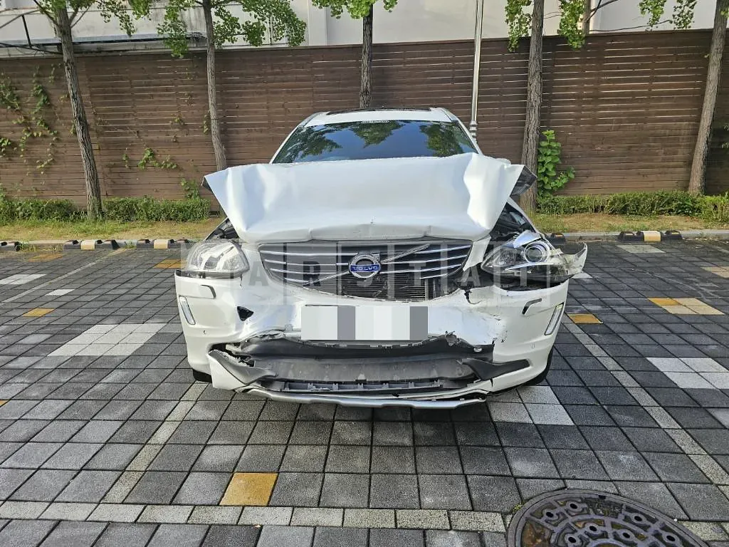 Photo 2 of 22: 2015 Volvo XC60D5, VIN YV1DZ82K6F2736793 — Korean insurance auction