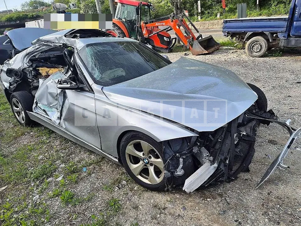 Photo 2 of 7: 2015 BMW 320d — Korean insurance auction