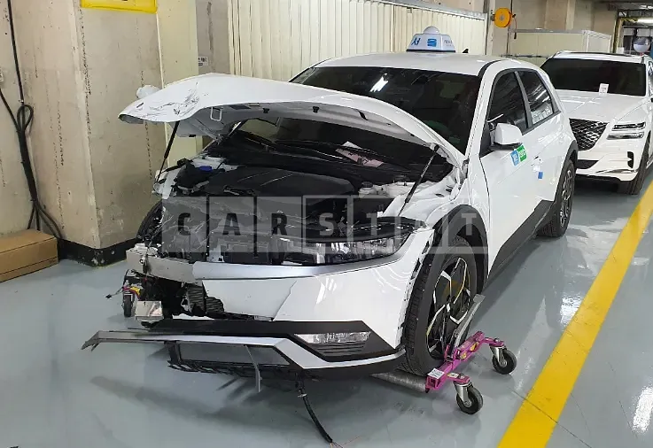 Photo 2 of 31: 2022 Hyundai Modern Ionic 5, VIN KMHKL81AFNU061914 — Korean insurance auction