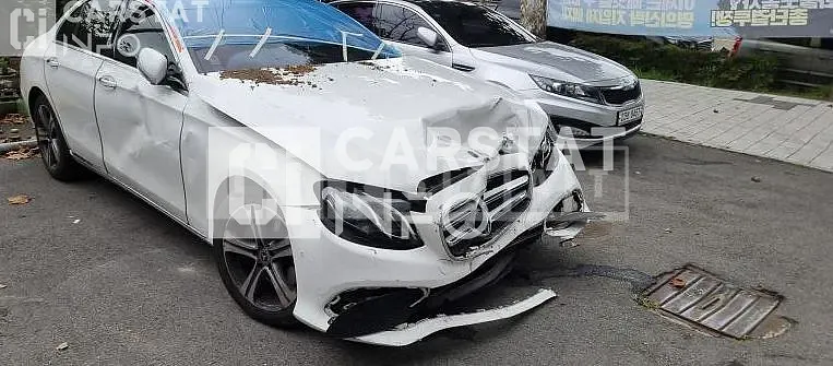 Photo 2 of 15: 2019 Mercedes-Benz E300 — Korean insurance auction