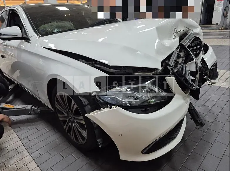 Photo 2 of 22: 2018 Mercedes-Benz E400 4Matic — Korean insurance auction