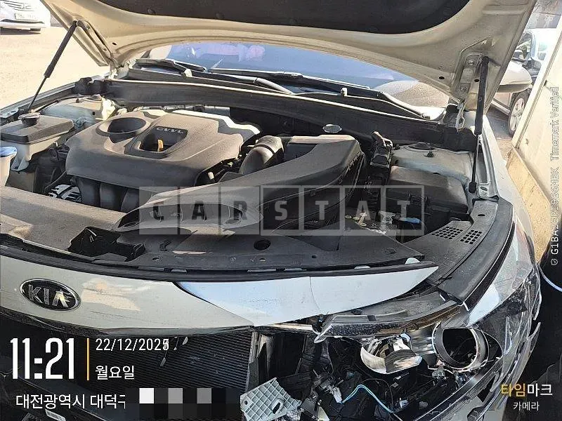 Photo 2 of 19: 2016 Kia K5 2.0 — Korean insurance auction
