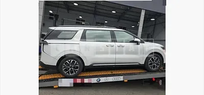 Photo 1 of 54: 2023 Kia Carnivals, VIN KNANE81BBPS396514 — Korean insurance auction