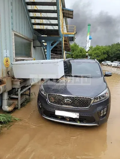 Photo 1 of 4: 2017 Kia Sorento, VIN KNAPS81ABHA375828 — Korean insurance auction