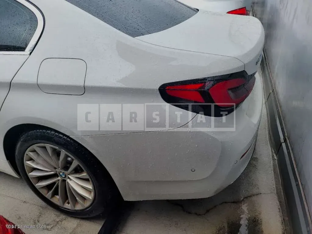 Photo 2 of 8: 2022 BMW 520i, VIN WBA11BH08NWX48482 — Korean insurance auction