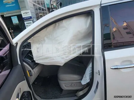 Photo 2 of 4: 2018 Kia Carnival, VIN KNAME81ABJS426163 — Korean insurance auction